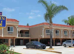 Orange Tustin Inn in Orange