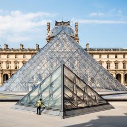 Louvre Museum, Paris Accommodation Indiana
