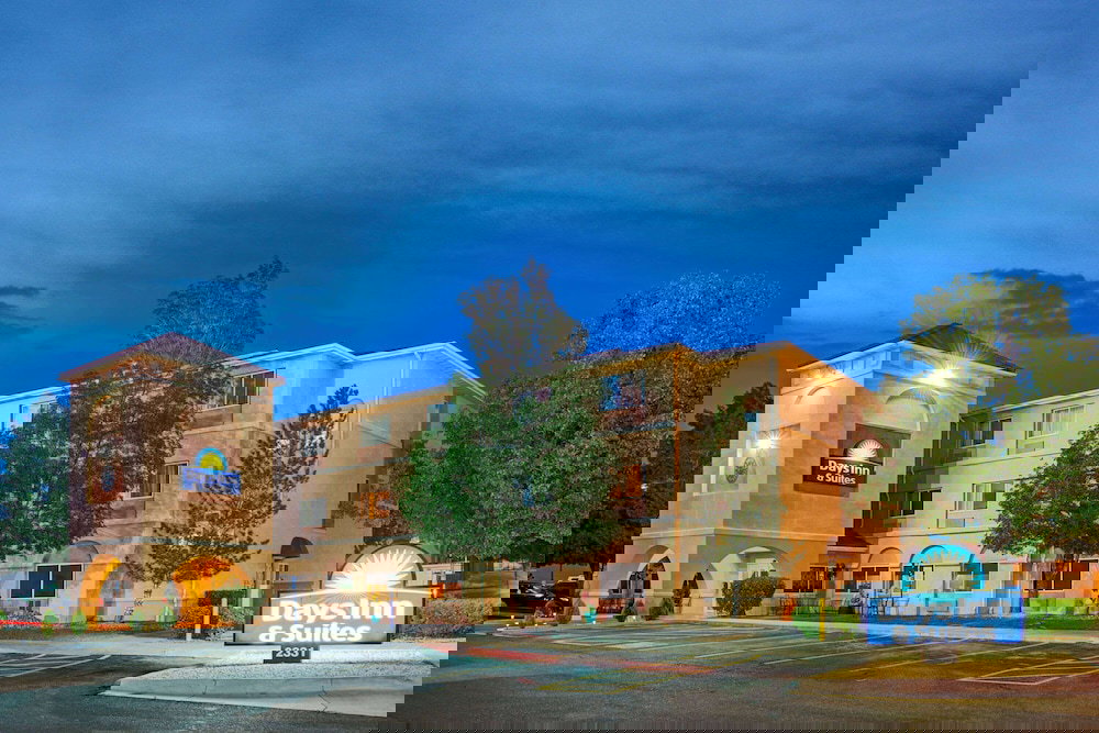 Days Inn & Suites By Wyndham Airport Albuquerque - thumb 0