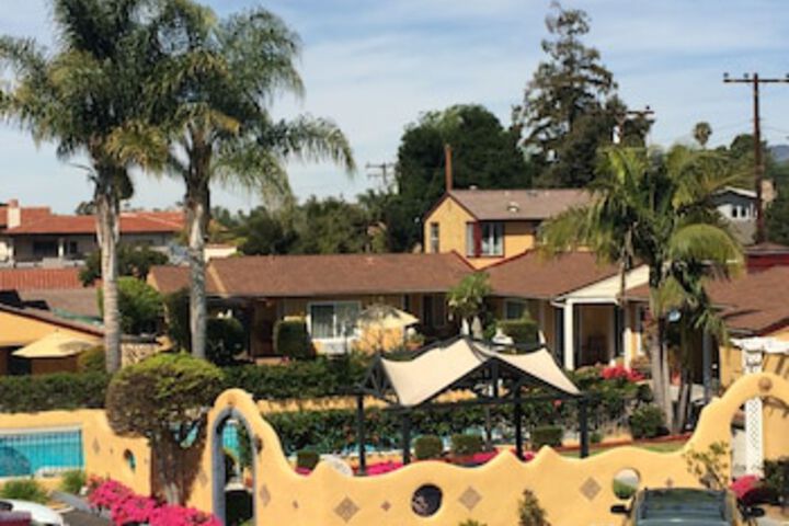 Oasis Inn & Suites - thumb 0