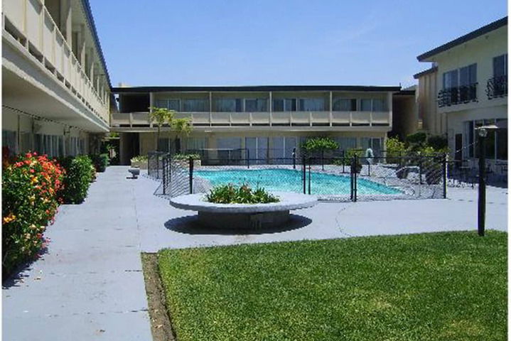 Hillsdale Inn - thumb 3