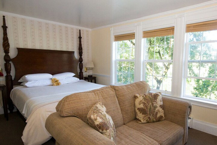 Village Inn & Restaurant - thumb 3