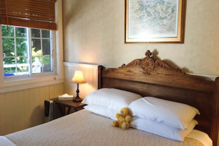 Village Inn & Restaurant - thumb 2