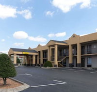 Super 8 by Wyndham Clarksville Northeast - Accommodation Indiana