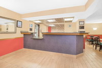 Super 8 by Wyndham Marshalltown