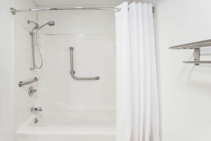 Super 8 By Wyndham Dixon - thumb 3