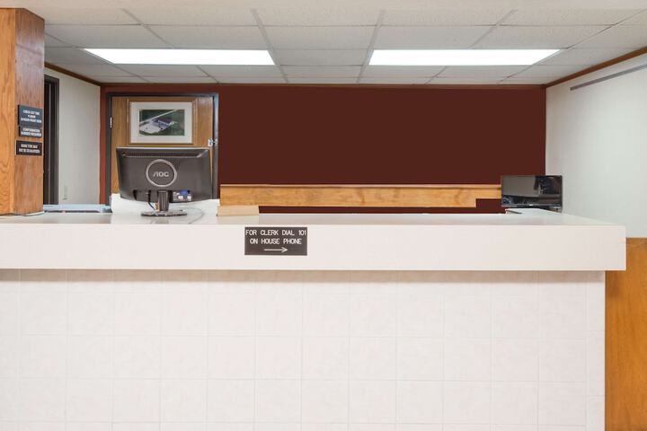 Super 8 By Wyndham Dixon - thumb 2