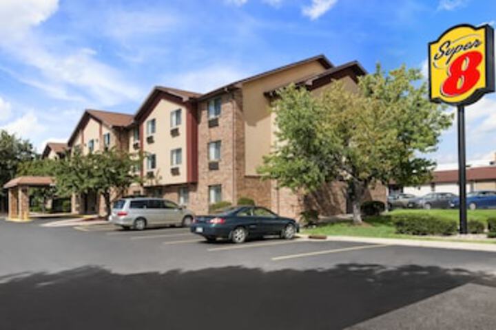 Super 8 By Wyndham Peoria East - thumb 0