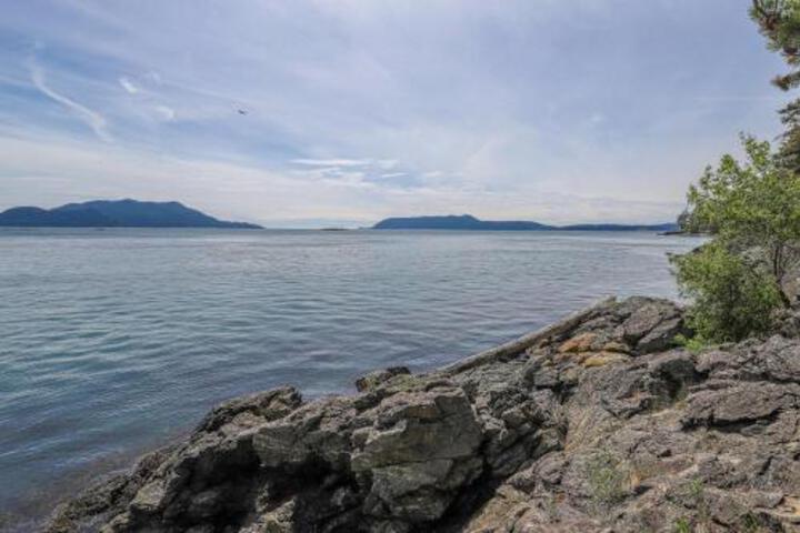 Northwest Shoreline Home - thumb 6