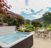 Beaches  Breezes on Wapato 4 Bed 4 Bath Vacation home in Wapato Point - Accommodation Indiana