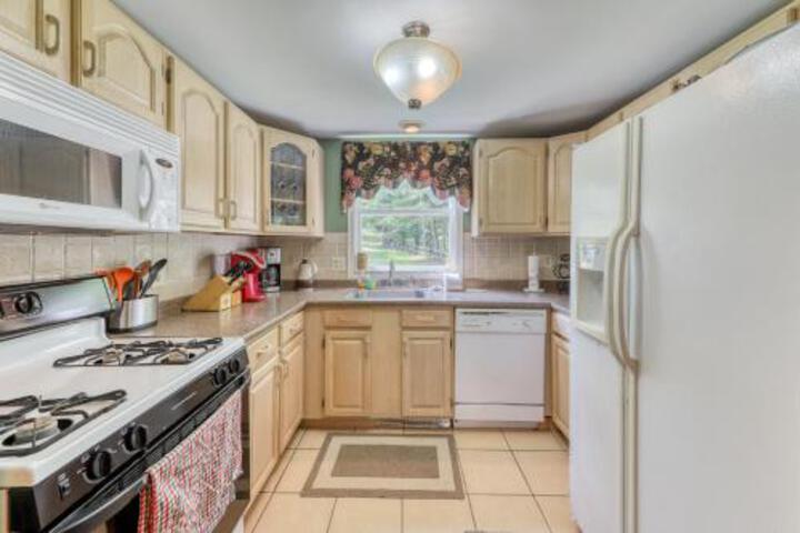 Hocus Pocus Lake House - thumb 6