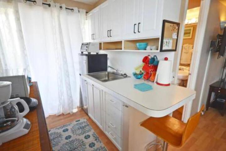 1003A WAIKIKI GEM!!! NEW CEILING FAN!! - thumb 1