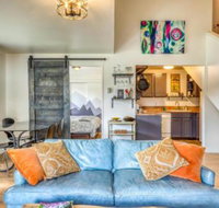 Washington Street Getaway - Accommodation Indiana