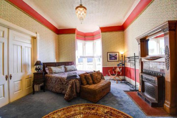 Leadvilles Cloud City Castle (For Groups) - thumb 2