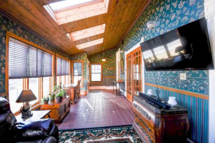 Leadvilles Cloud City Castle (For Groups) - thumb 3