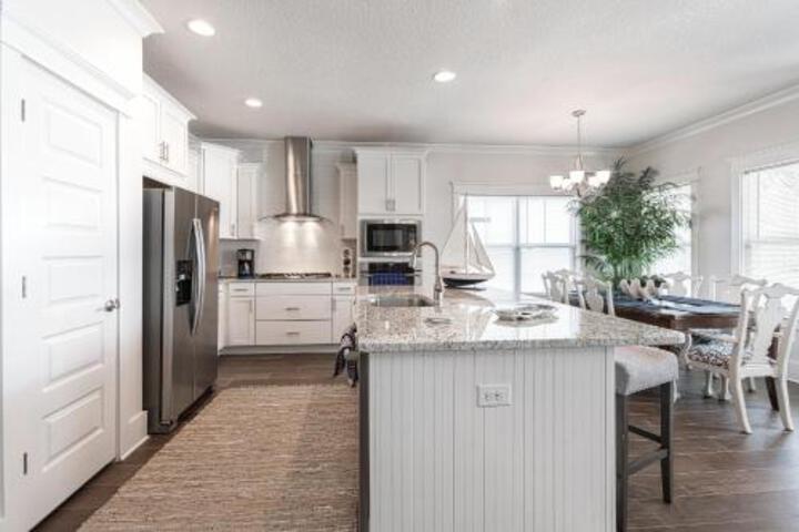 Prime Locale W / Pool & Dock Access Near Beach Home - thumb 4