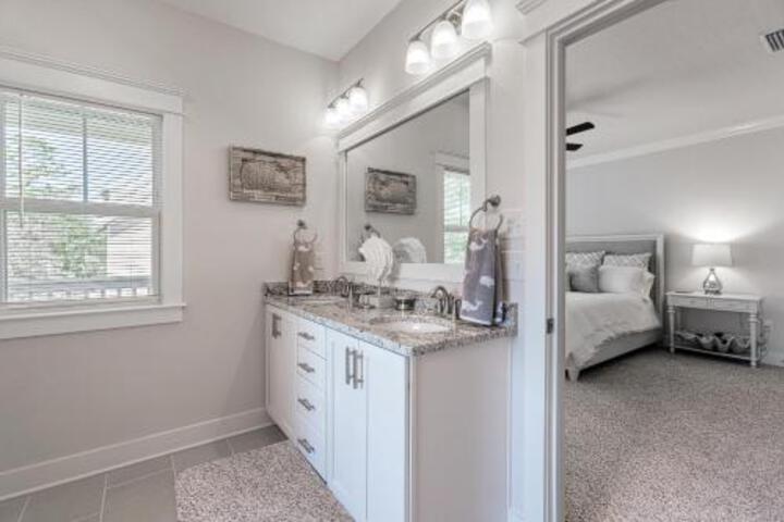 Prime Locale W / Pool & Dock Access Near Beach Home - thumb 2