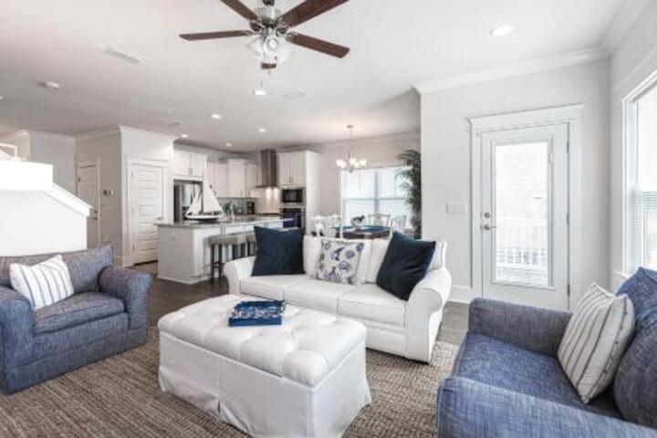 Prime Locale W / Pool & Dock Access Near Beach Home - thumb 0