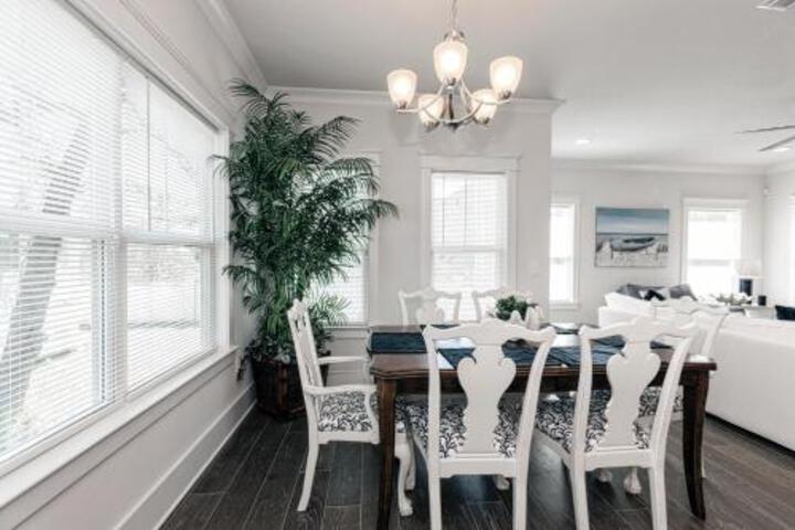 Prime Locale W / Pool & Dock Access Near Beach Home - thumb 3