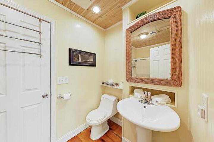 New Listing! Cheeseheads In Paradise W / Pool Home - thumb 2