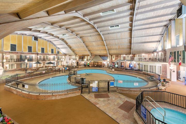 Howard Johnson By Wyndham Burlington - thumb 1