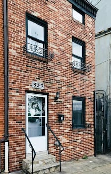 Charming Home In Premier Location Near Fells Point - thumb 1