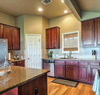 Charming Home with Views of Lake Travis Near Marina - Accommodation Indiana