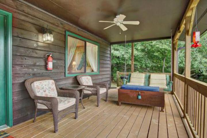 Otter Cottage Riverfront / Trailside Murphy Cabin! - thumb 1