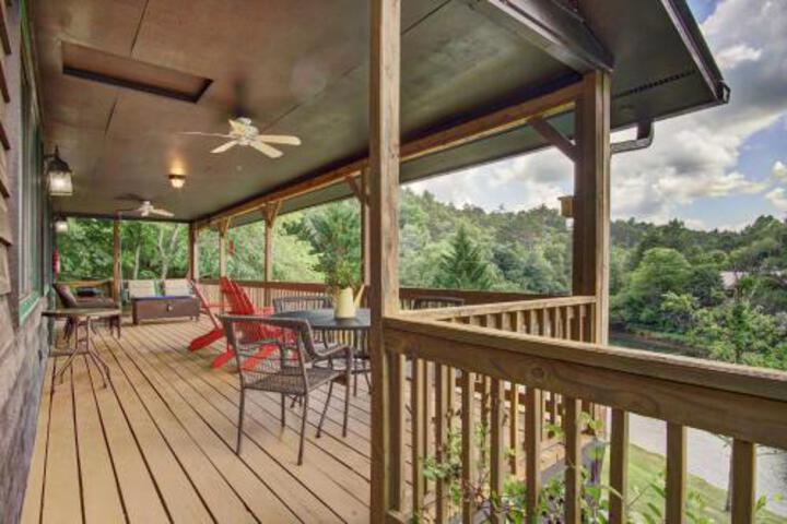 Otter Cottage Riverfront / Trailside Murphy Cabin! - thumb 3