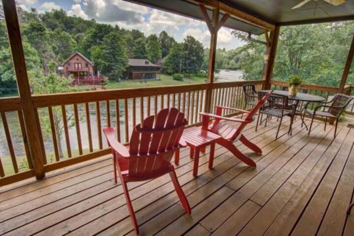 Otter Cottage Riverfront / Trailside Murphy Cabin! - thumb 2