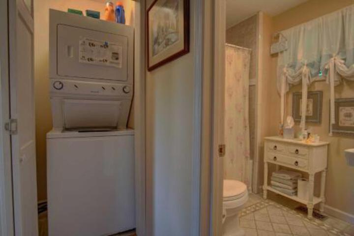 Otter Cottage Riverfront / Trailside Murphy Cabin! - thumb 6