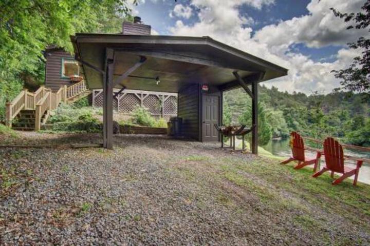 Otter Cottage Riverfront / Trailside Murphy Cabin! - thumb 4