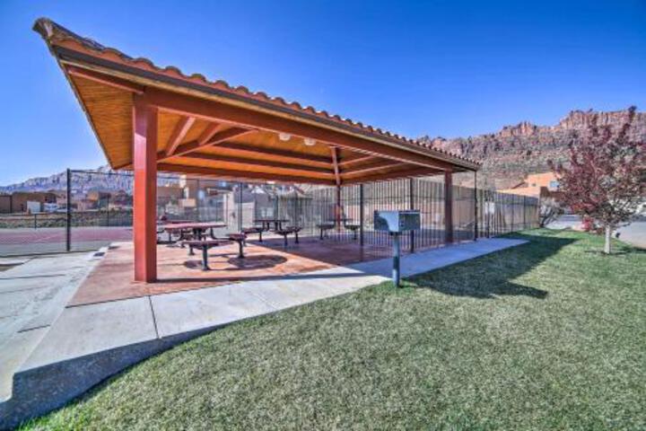 Moab Condo W / Pool Access 3 Miles To Downtown! - thumb 5