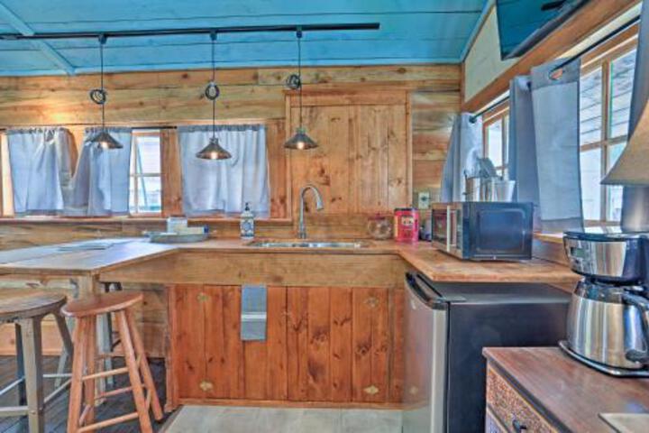 Rustic Keystone House 4 Miles From Mt. Rushmore! - thumb 1