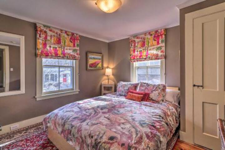 Modern Litchfield Home On Â½ Acre Near Town Center - thumb 1