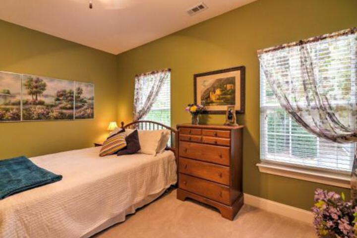 Clayton Condo On Kingwood Golf Course Near Main St - thumb 1