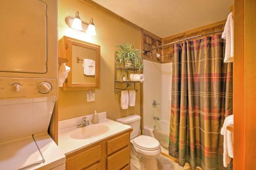 Fox Den Cozy 1BR Whittier Cabin W / Hot Tub! - thumb 6