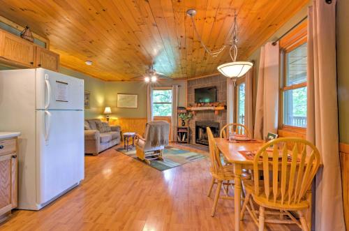 Fox Den Cozy 1BR Whittier Cabin W / Hot Tub! - thumb 5