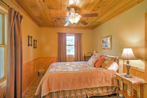 Fox Den Cozy 1BR Whittier Cabin W / Hot Tub! - thumb 4