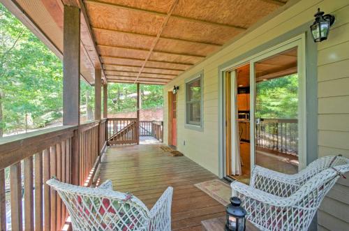 Fox Den Cozy 1BR Whittier Cabin W / Hot Tub! - thumb 3