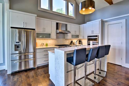 NEW! Luxury Lake Santeetlah Home W / Wraparound Deck - thumb 6