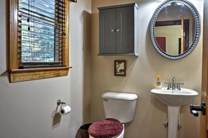 Grand Ellijay Cabin W / Mountain Views + Pool Table! - thumb 6