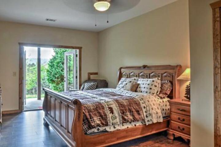 Grand Ellijay Cabin W / Mountain Views + Pool Table! - thumb 4