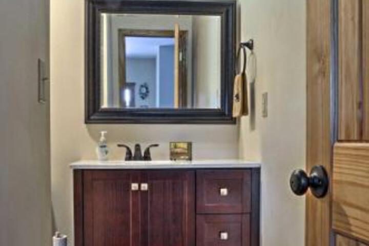 Grand Ellijay Cabin W / Mountain Views + Pool Table! - thumb 0