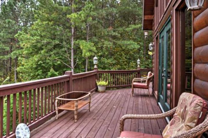 Grand Ellijay Cabin W / Mountain Views + Pool Table! - thumb 1