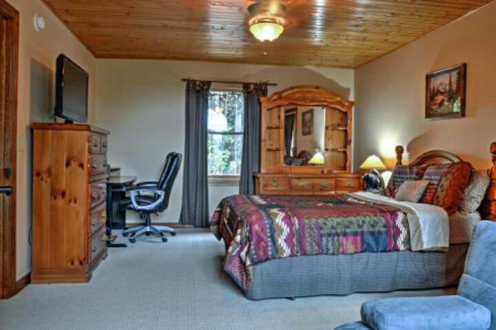 Grand Ellijay Cabin W / Mountain Views + Pool Table! - thumb 2