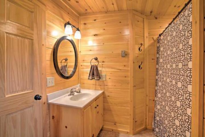 Rustic Benezette Cabin W / Porch Hot Tub & Fire Pit - thumb 3