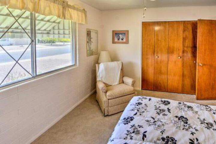 2BR Sun City House W / Covered Patio & Yard - thumb 4