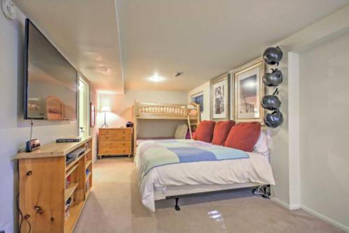 Cozy Aspen Townhouse W / Grill WiFi & Mtn. Views! - thumb 3