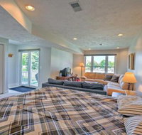 Manistee Home w / Harbor Views  Pool Walk to Beach - Accommodation Indiana